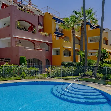 Cubo's Conde Rudi Pool&parking Apartment Marbella