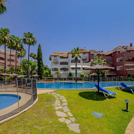 Cubo's Conde Rudi Pool&parking Apartment Marbella