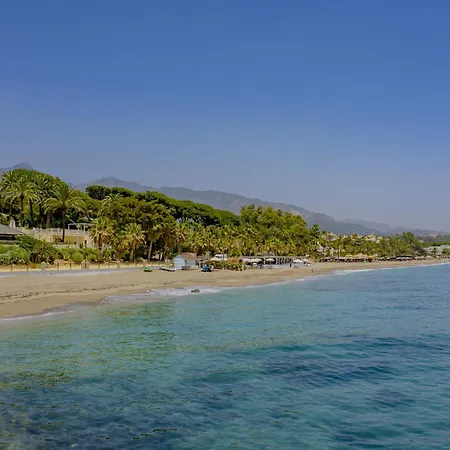Cubo's Conde Rudi Pool&parking Marbella