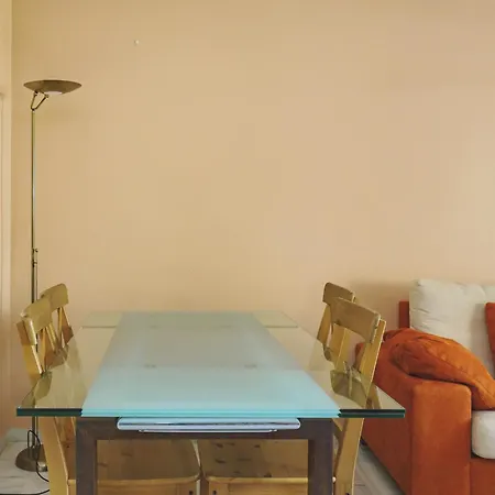 Cubo's Conde Rudi Pool&parking Apartment