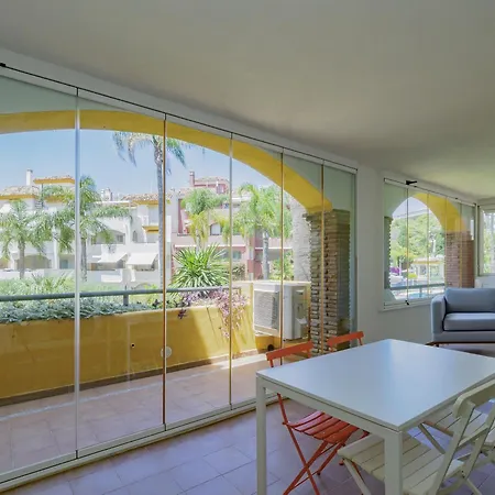 Cubo's Conde Rudi Pool&parking Apartment *